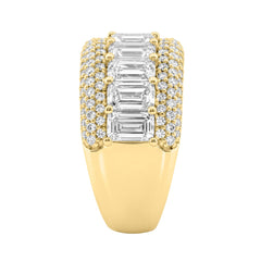 Elegant 14K Yellow Gold Ladies Ladies Ring 3 1/4Ct Round & Emerald Cut Diamonds